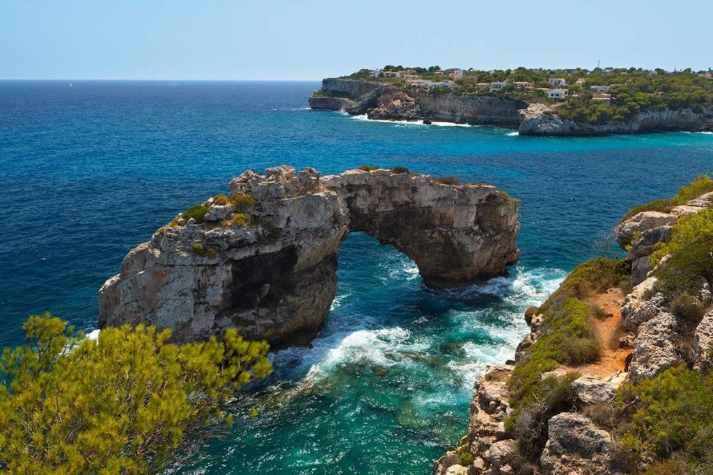 5 surpirsing small beaches in South Majorca