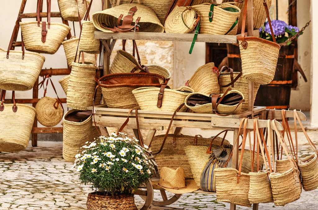 Diese stilvollen Korbtaschen aus Mallorca werden zum Einkaufen, Ausgehen oder für den Strand gebraucht