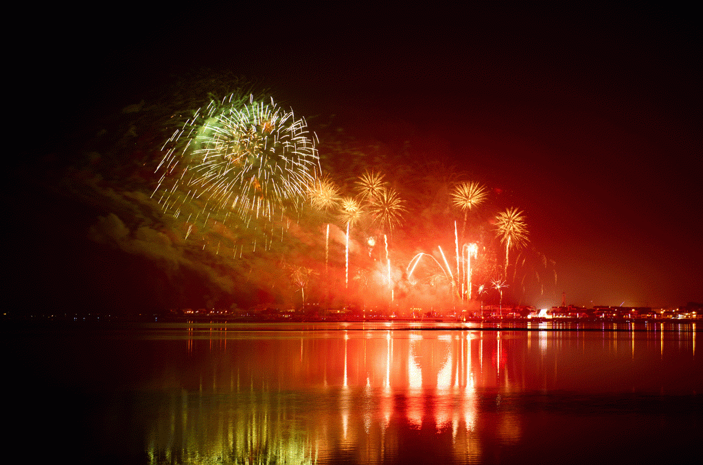 Fuegos artificiales en el Mediterráneo