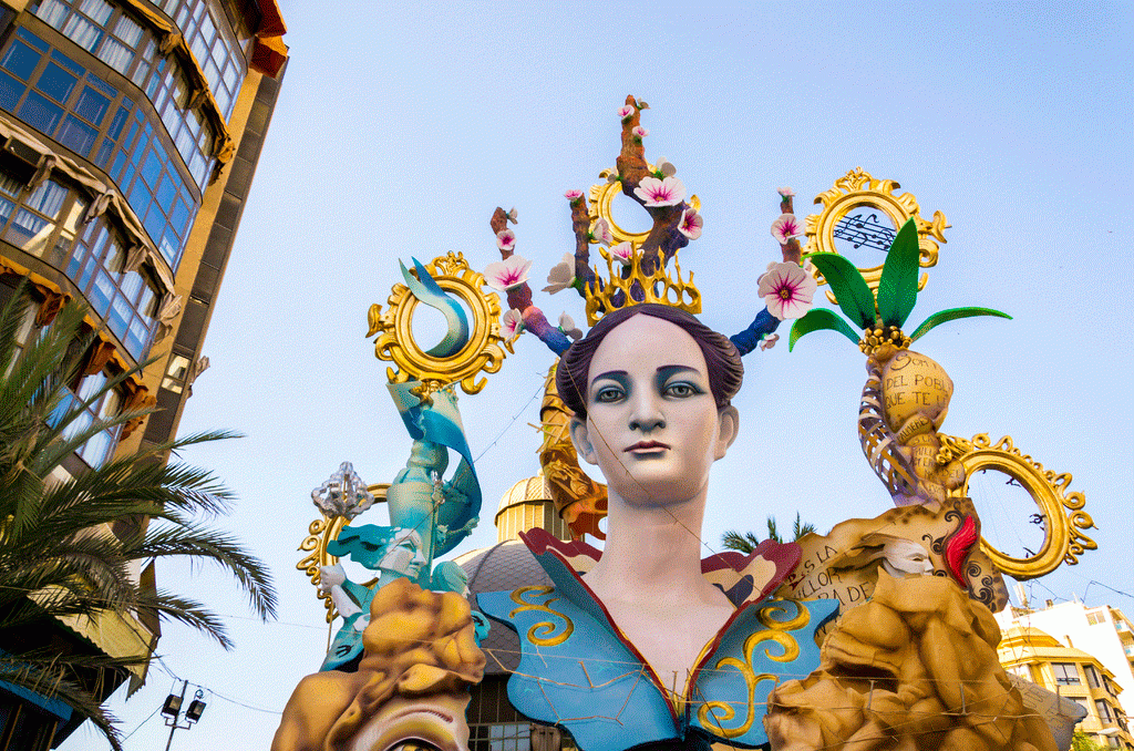 Las Hogueras de San Juan son las Fiestas Patronales de Alicante 