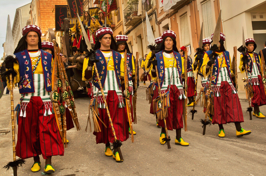 Moros y Cristianos es una de las fiestas de Alicante más famosos