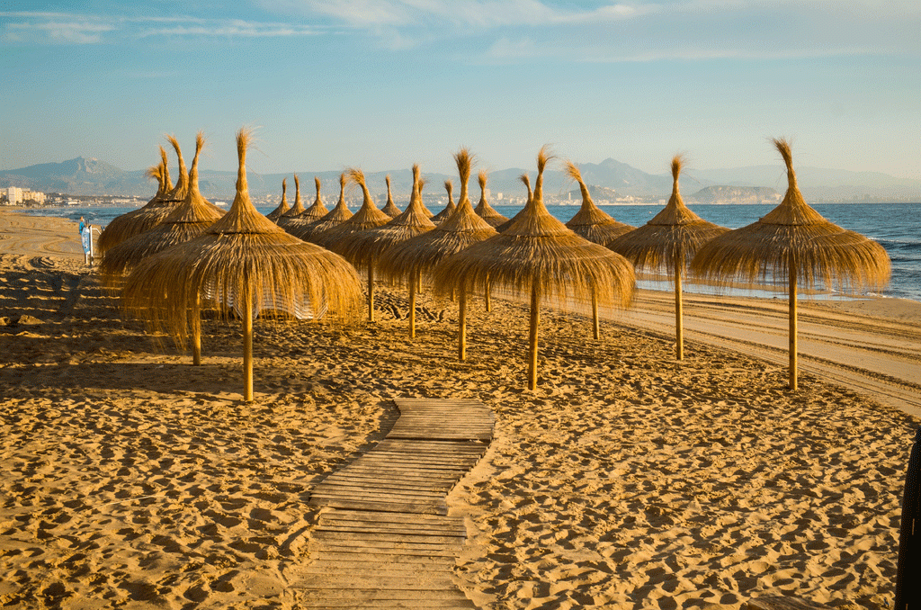 Las Playas de Santa Pola destacan por la calidad de sus aguas y servicios