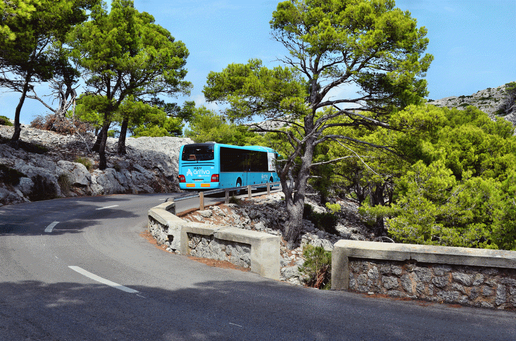 Mit dem Bus gelangt man an jede Ecke Mallorcas
