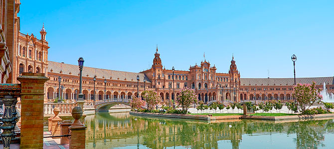 Descubriendo Sevilla y sus alrededores con un coche de alquiler: una experiencia inolvidable