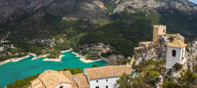 Views of the Guadalest reservoir