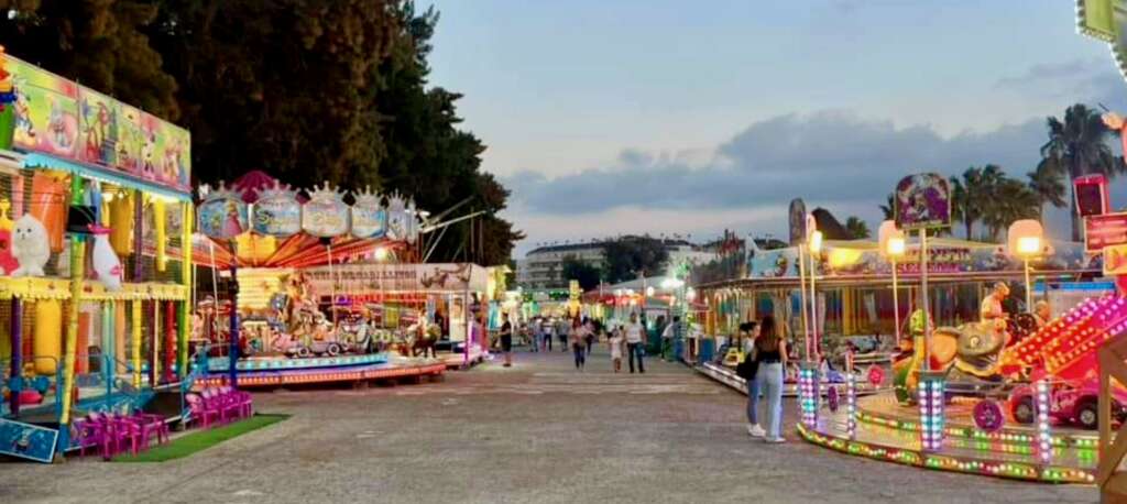 Atracciones de la Feria de los Barrios en Cádiz
